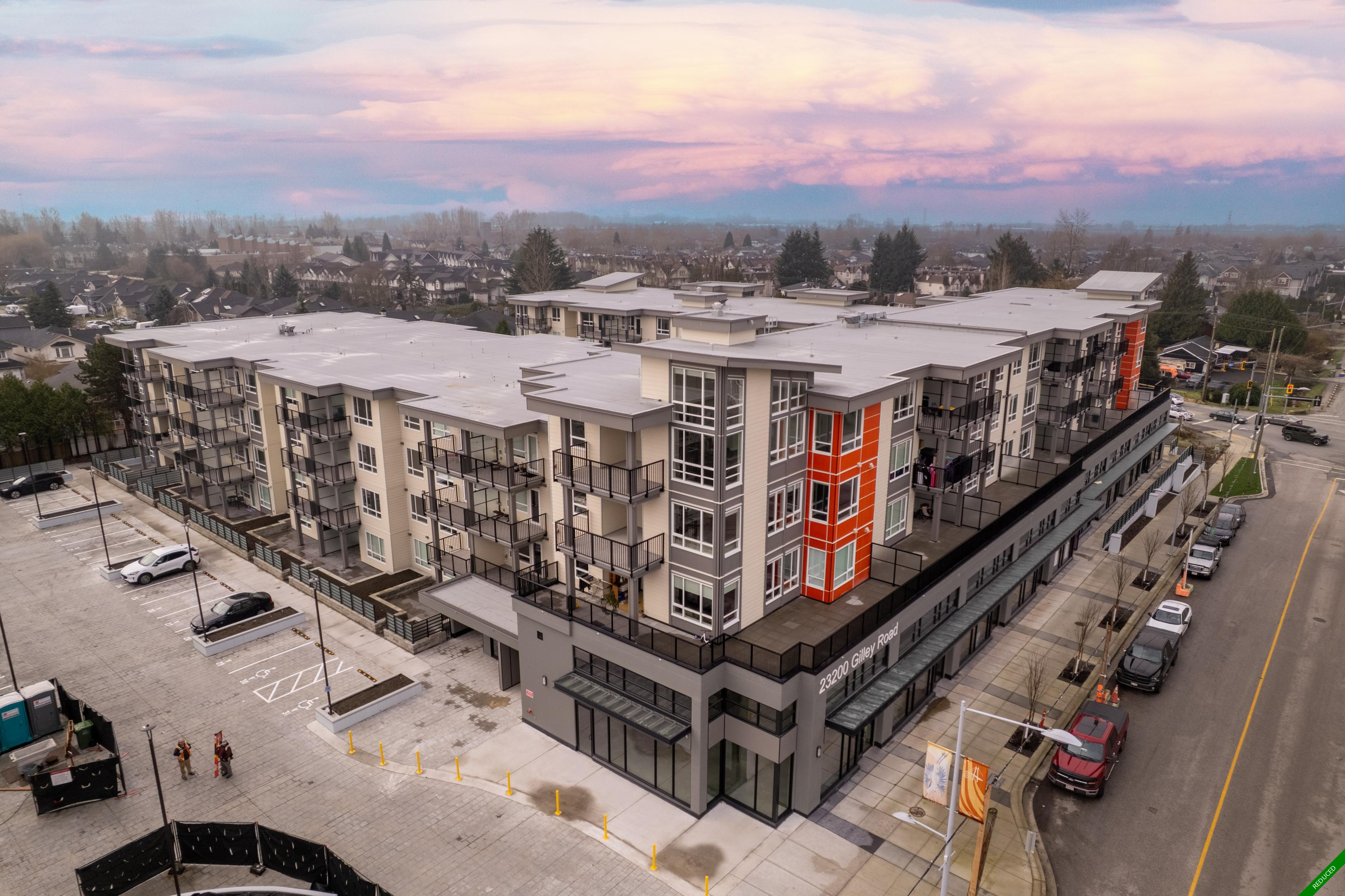 Hamilton Apartment for sale: Hamilton Village 1+Den 769 sq.ft. (Listed 2026-04-20)